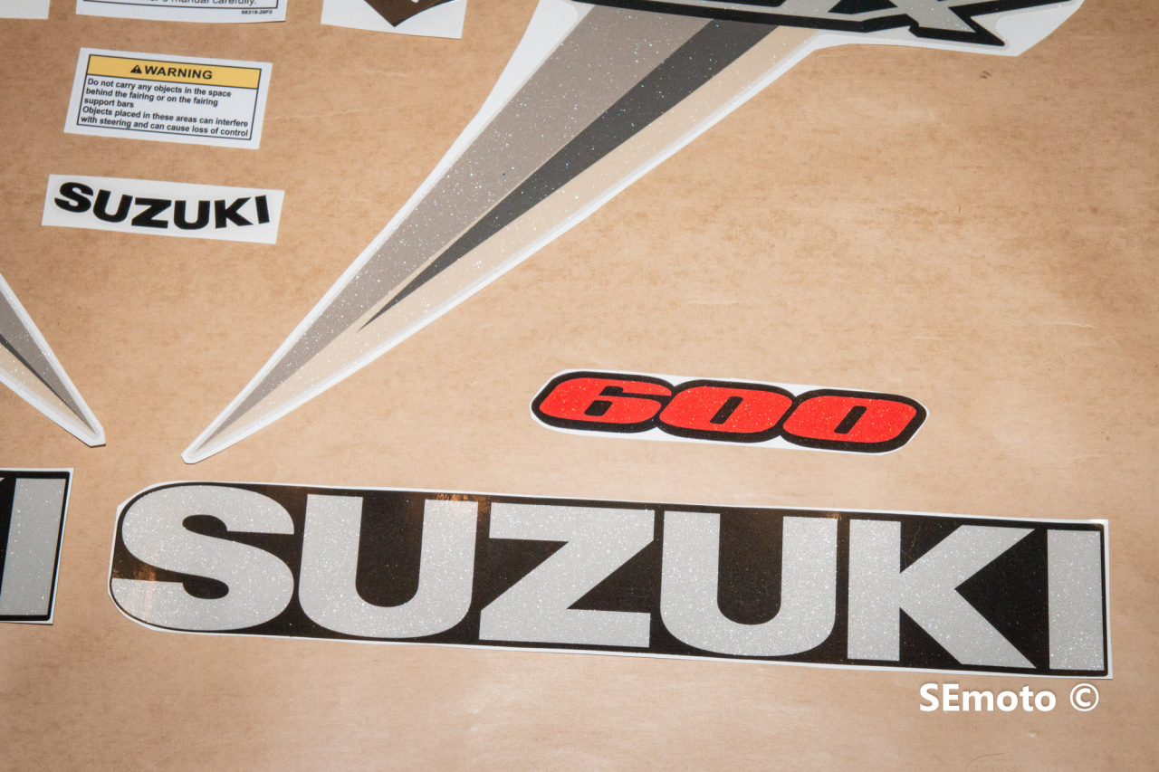Suzuki GSX-R 600 2006 серебро/белый - фото6