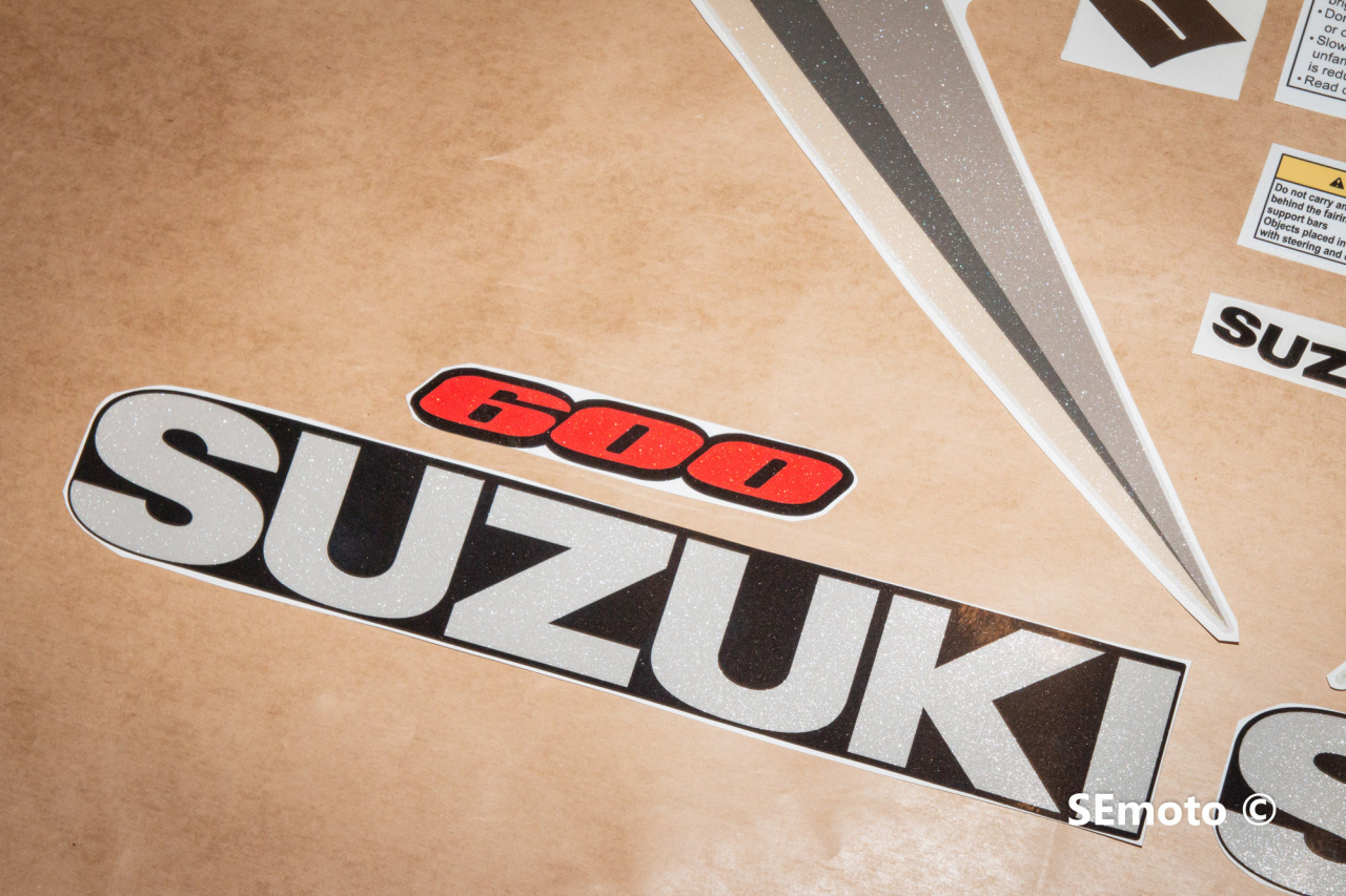 Suzuki GSX-R 600 2006 серебро/белый - фото7