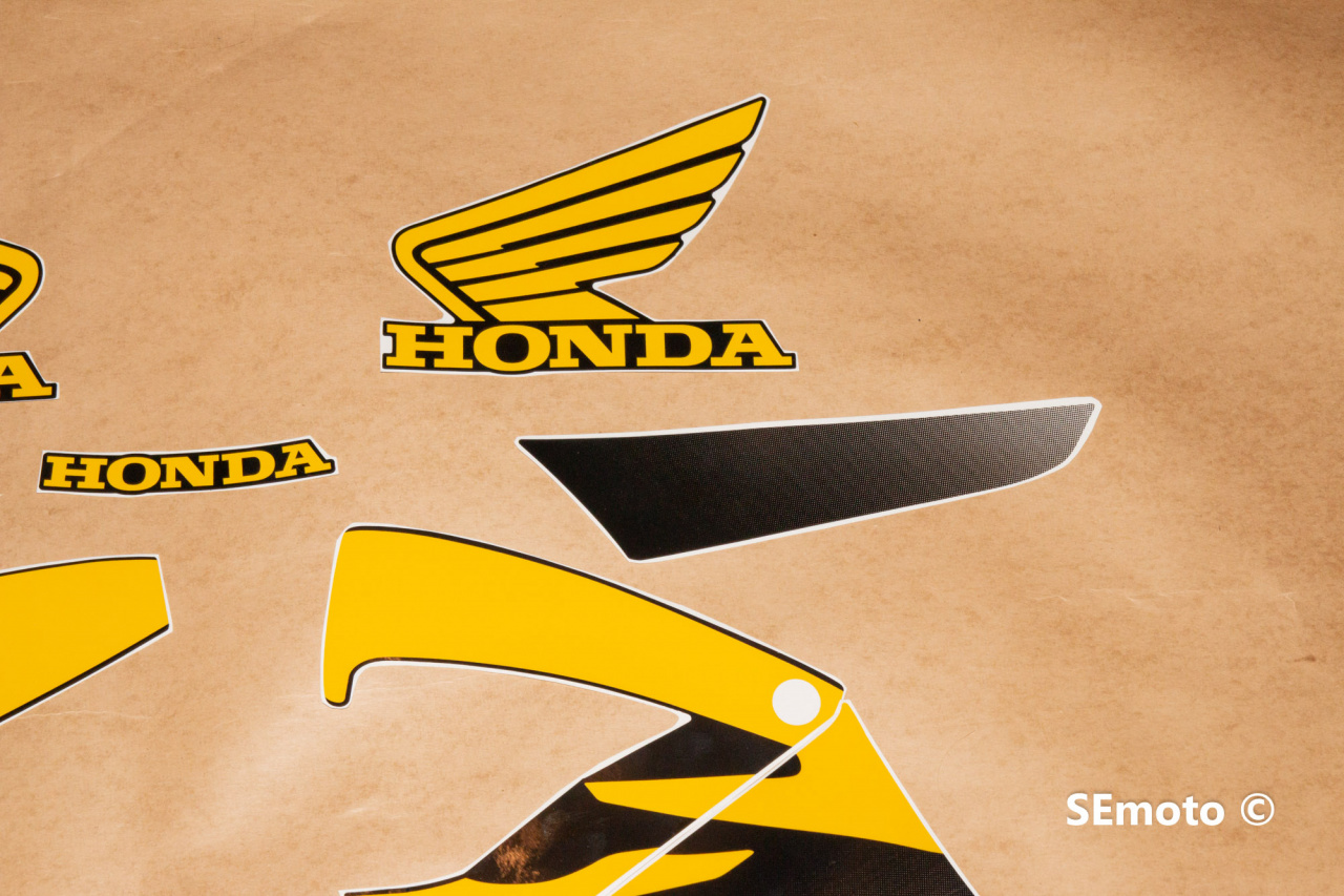 Honda CBR 600 F4 1999 серебристо-черно-желтый