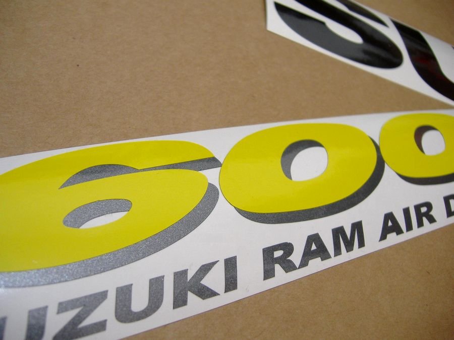 Suzuki GSX-R 600 1997 черно-красный - фото