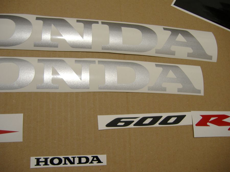 Honda CBR 600RR 2005 г. в. серебристый-металлик - фото3