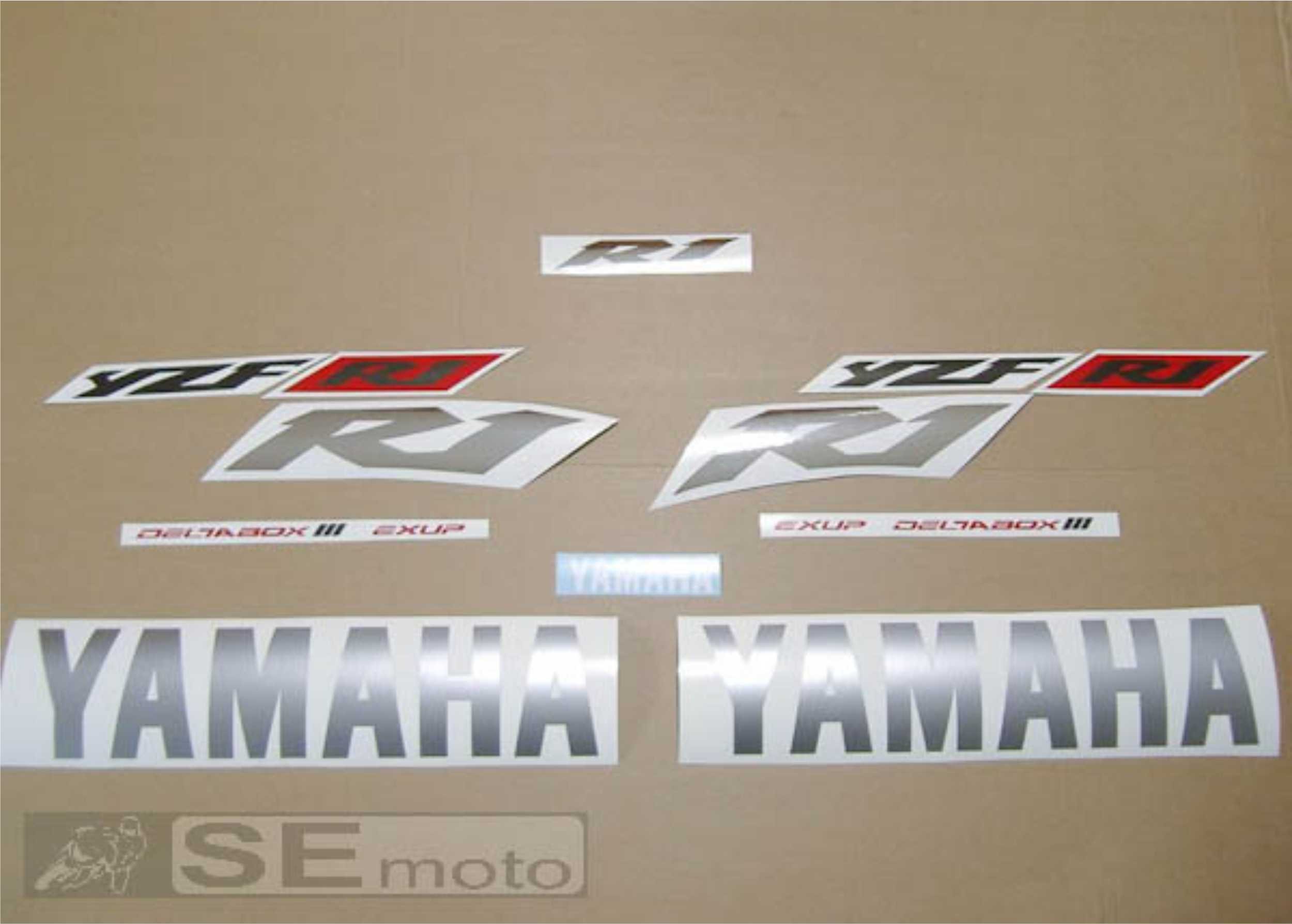 Yamaha YZF-R1 2002 красно-бело-черный - фото