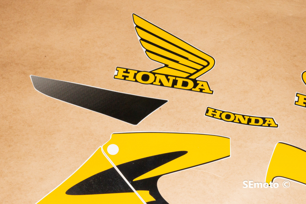 Honda CBR 600 F4 1999 серебристо-черно-желтый